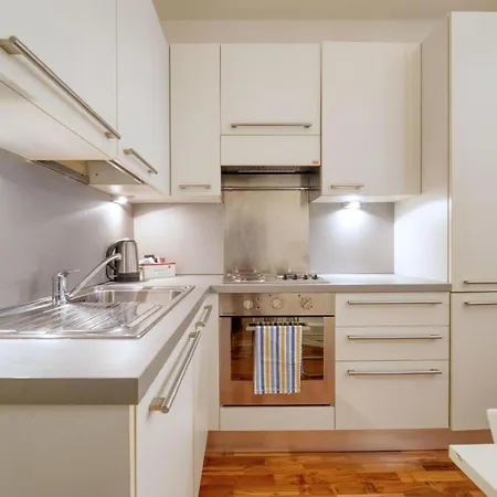 아파트 Romantic Getaway On Como! Private Box, Wifi