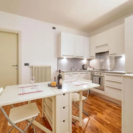 Lejlighed Romantic Getaway On Como! Private Box, Wifi *