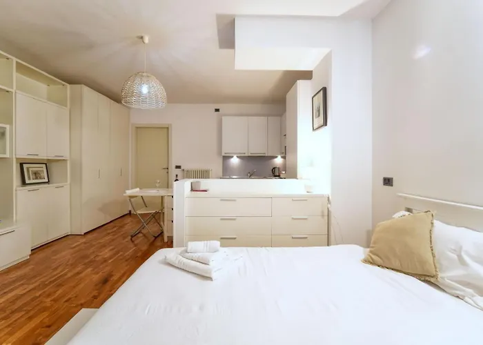 Romantic Getaway On Como! Private Box, Wifi *