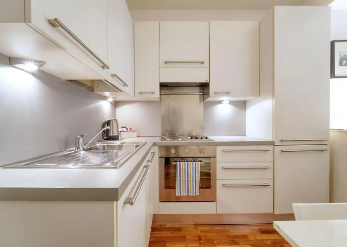 아파트 Romantic Getaway On Como! Private Box, Wifi