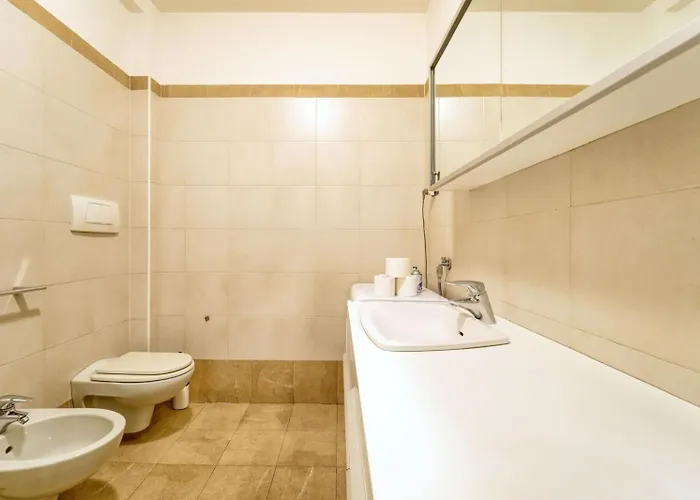 Romantic Getaway On Como! Private Box, Wifi 아파트 코모