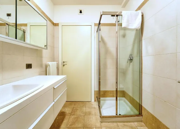 Romantic Getaway On Como! Private Box, Wifi *