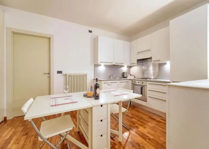 아파트 Romantic Getaway On Como! Private Box, Wifi *