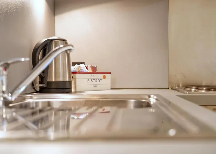 아파트 Romantic Getaway On Como! Private Box, Wifi 코모